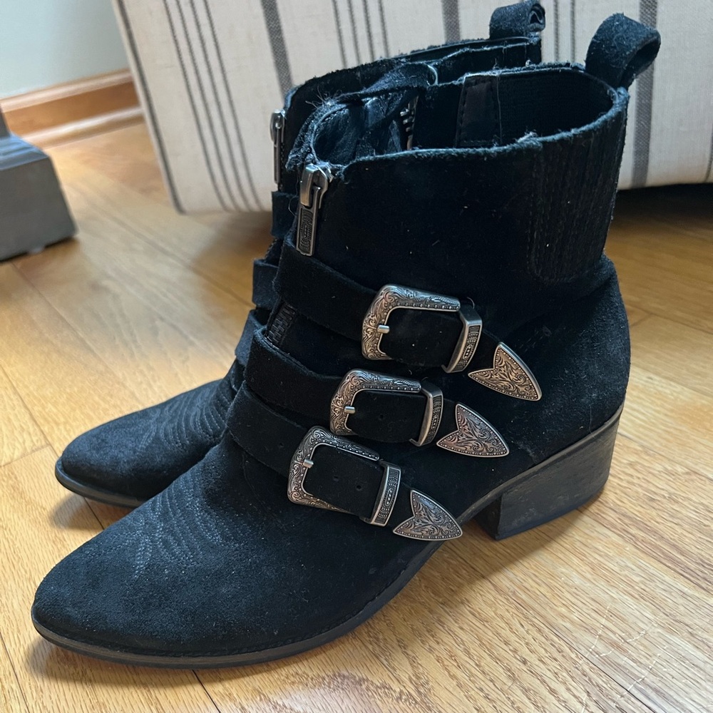 Black suede western buckled boot 7.5